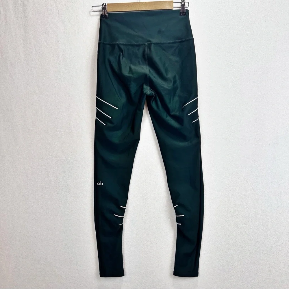 ALO Yoga Sequence Reflective Leggings in Forest Green - Picture 4 of 9